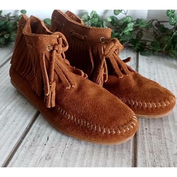 Minnetonka Women's Fringe Back Zip Sporty Rubber Sole Bootie - Picture 2 of 15